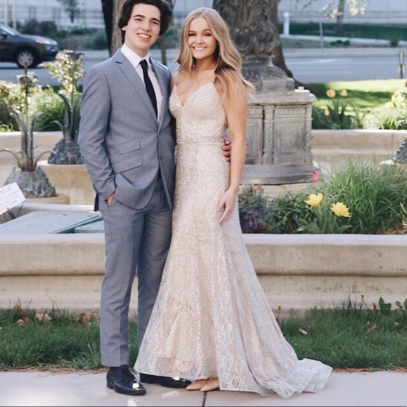 YPSILON JOVANI GOWN - Picture 1 of 8